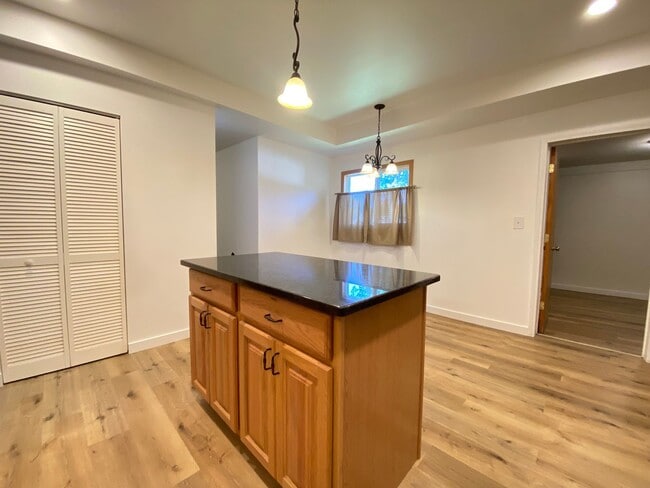 Building Photo - 3BD/2BA Home For Rent In Cedar Lake