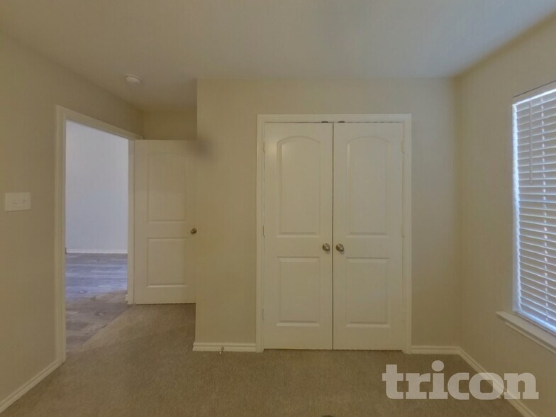 Building Photo - 2565 Hadley St