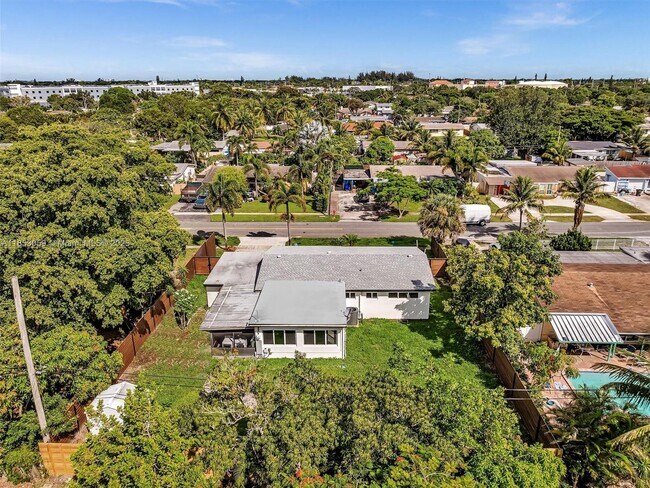 Building Photo - 2048 SW 37th Ave