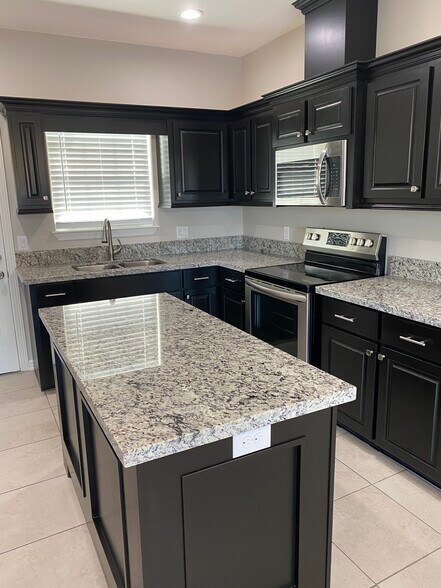 Kitchen - 3900 E Richardson Rd