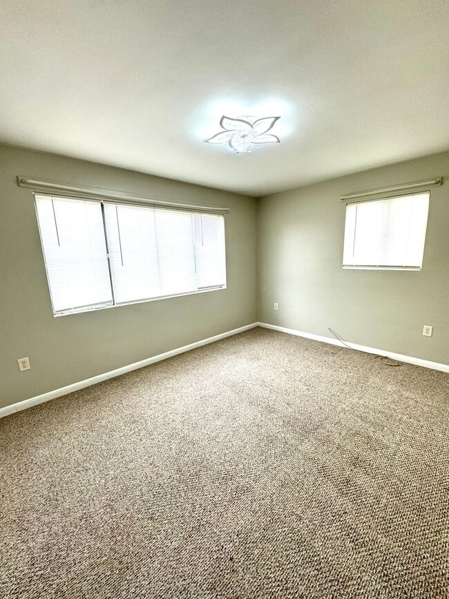 Building Photo - Charming 2 Bedroom Townhouse in New Market