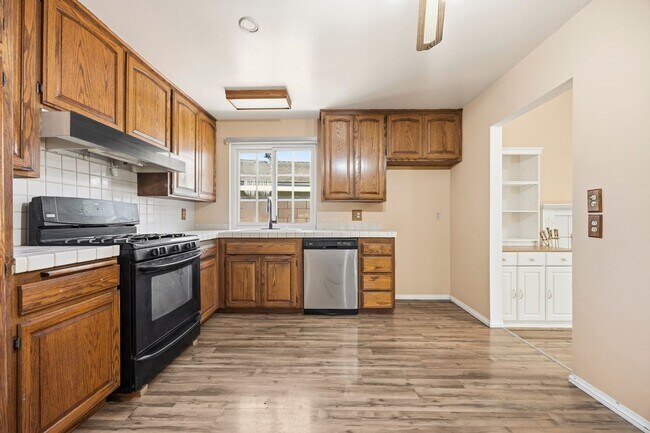 Building Photo - Spacious 4BD 2BA House With Perfect Private Backyard and Solar Panels  in Simi Valley