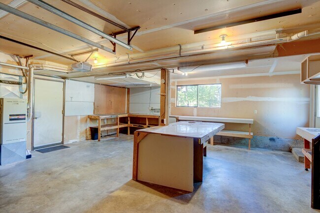 Building Photo - 564 NW 2nd Ave