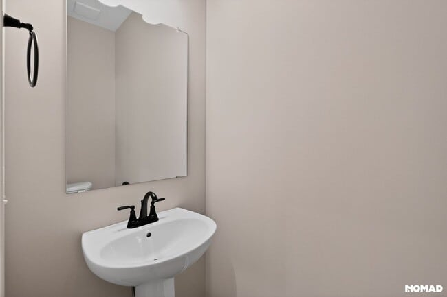 Building Photo - 102 alpine ct