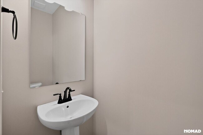 Building Photo - 203 Sage Woods Way