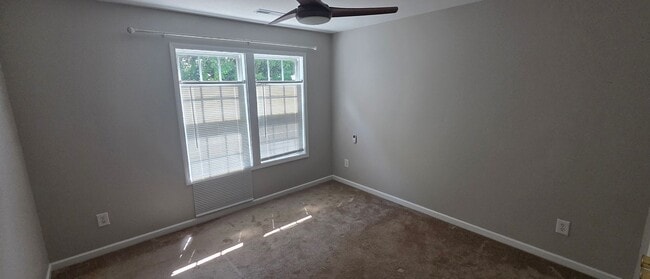 Building Photo - 5982 Fox Ridge Ln