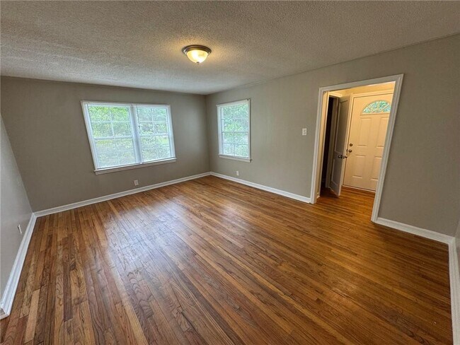 Building Photo - 900 Courtney St