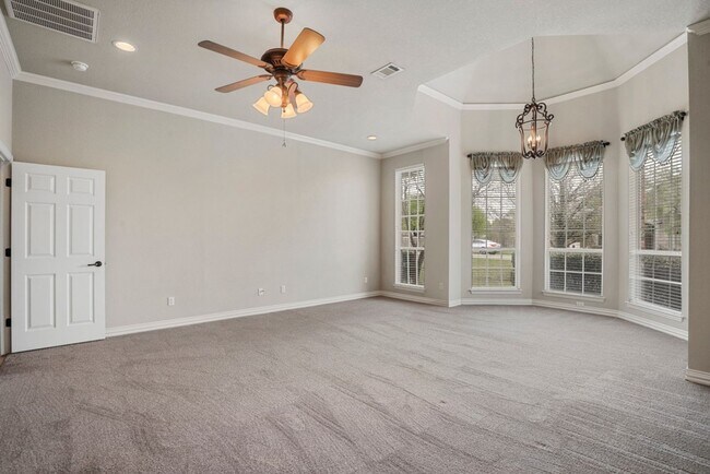 Building Photo - Custom Built Home with POOL