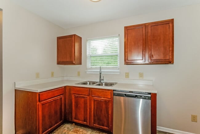 Building Photo - 10646 Pavilion Dr