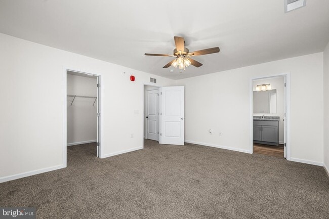 Building Photo - 900 Gilbert Rd