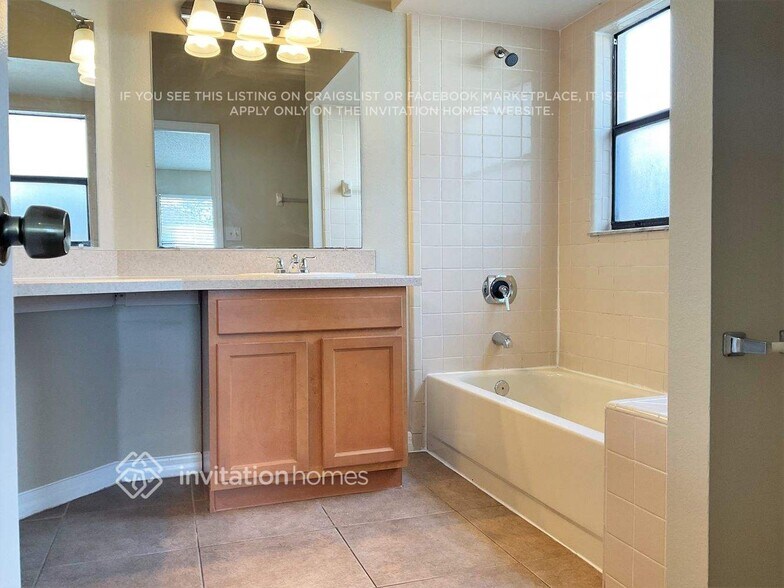 Building Photo - 250 Bedford Dr