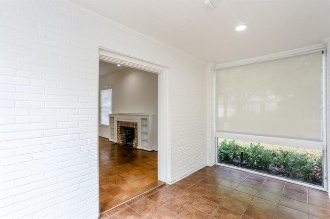 Building Photo - 3125 Wroxton Rd