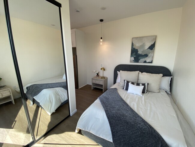 Building Photo - 3042-3044 J St