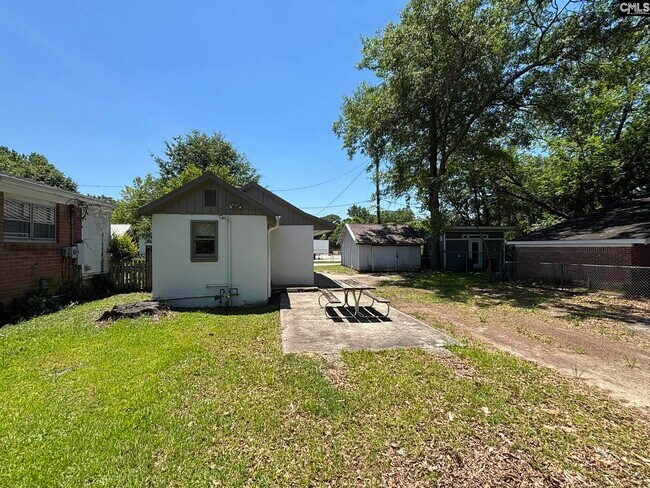 Building Photo - 610 Poplar St