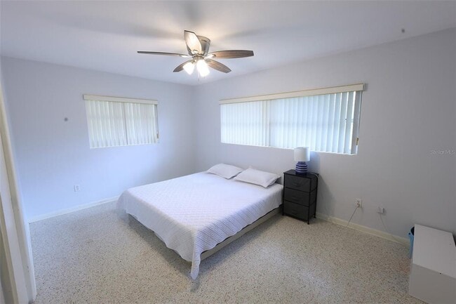 Building Photo - 1040 Charles St