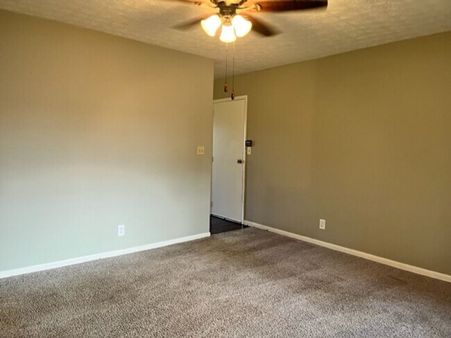 Building Photo - 4405 W Wagonwheel Trail