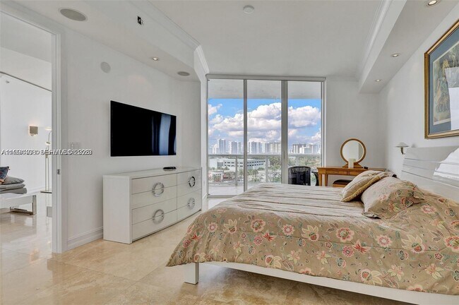 Building Photo - 18101 Collins Ave