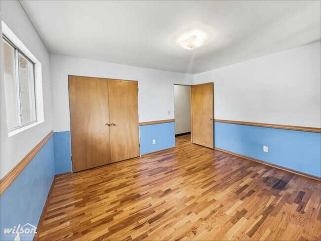 Building Photo - 904 S 48th Ave