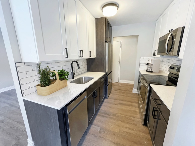 Building Photo - 5650 N Sheridan Rd