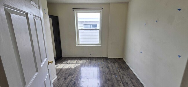 Building Photo - 560 S 600 E