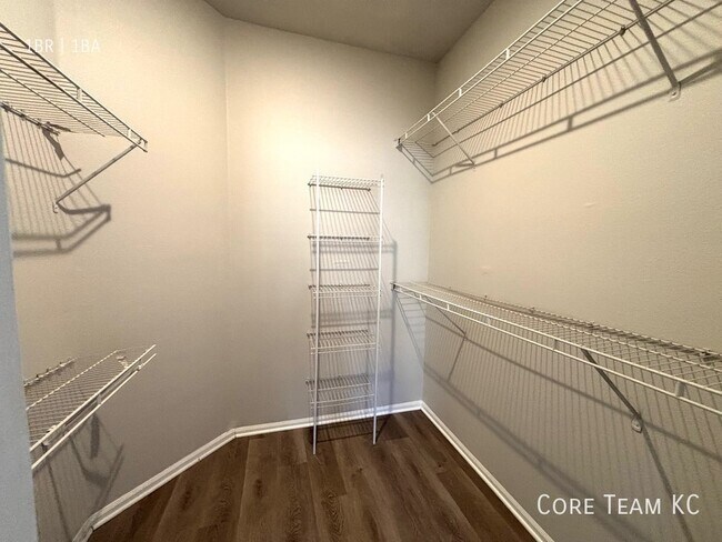 Building Photo - 701 Westport Rd