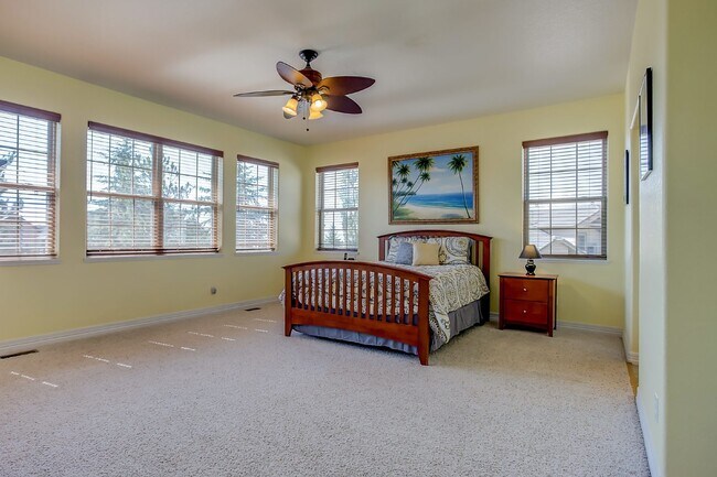 Building Photo - Beautiful Home in Gated Community
