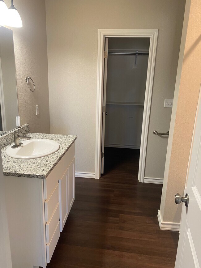 Building Photo - 3478-3478 Brooke Pl