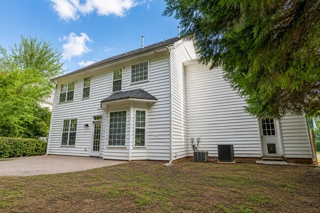 Building Photo - 10132 Montrose Dr
