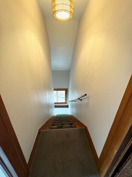 Building Photo - 634 NE 28th Ave