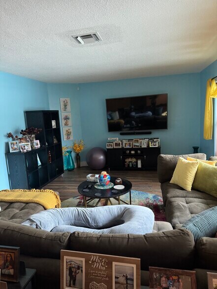 Family Room (5) - 850 SW 50th Ter