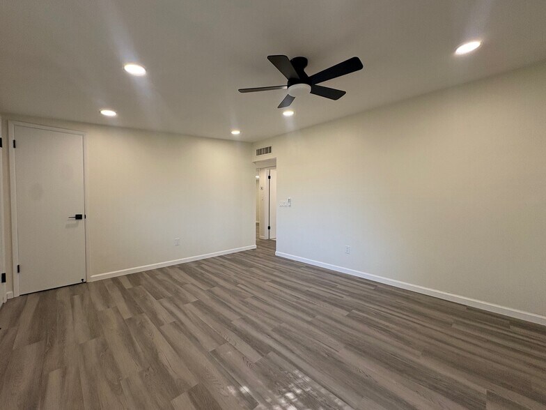 Building Photo - 1508 E Adelaide Dr