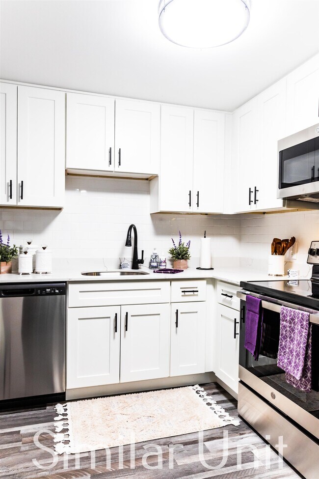 Building Photo - 25 Westgate Dr