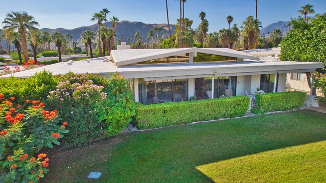 Building Photo - 1570 S La Verne Way