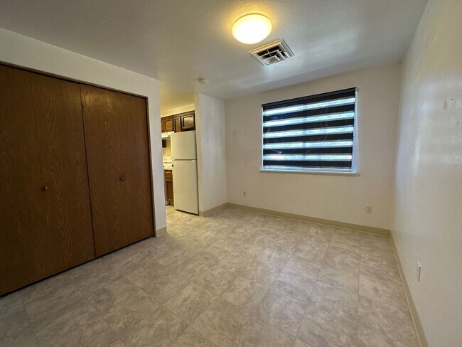 Building Photo - Lincoln Duplex