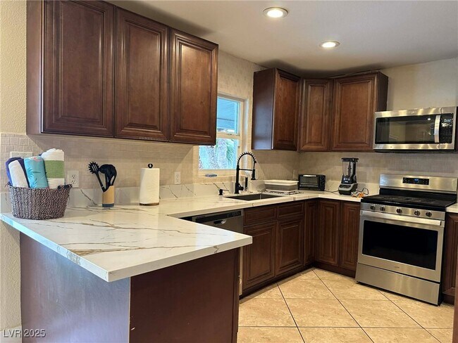 Building Photo - 2419 E Vegas Valley Dr