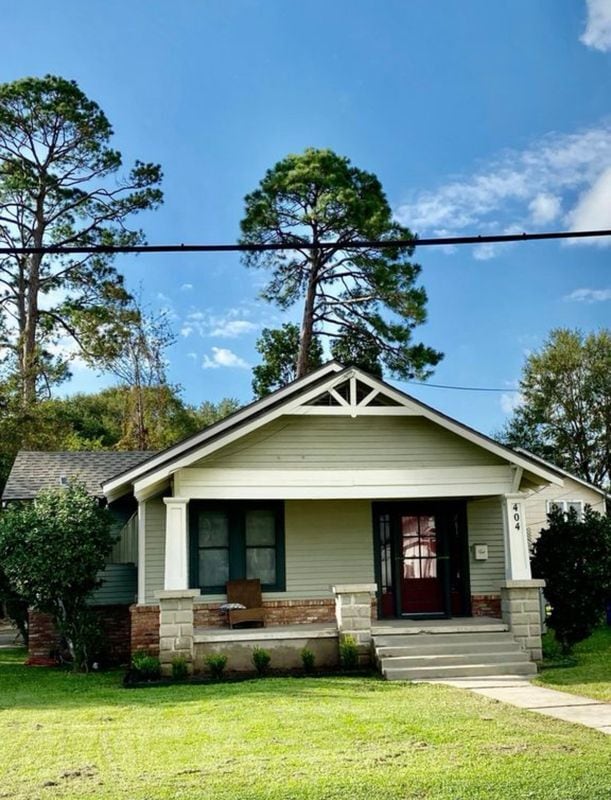 Building Photo - 404 Coolidge St