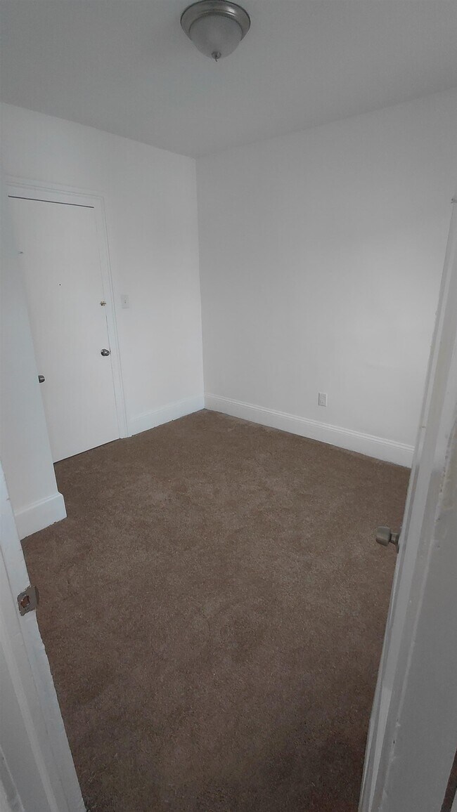 Building Photo - 23 Terhune Ave