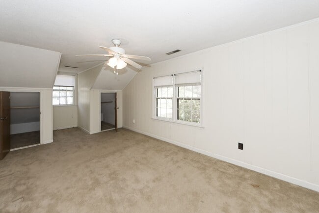 Building Photo - 5 Bedroom 3 Bath Home in Parkshore - Charl...