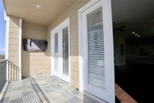 Building Photo - 1227 W 19th St