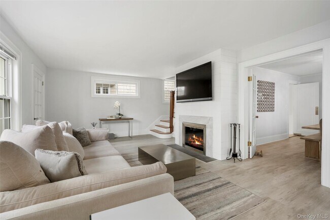 Building Photo - 225 Larchmont Ave