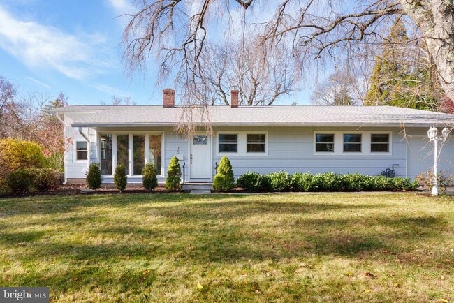 Building Photo - 384 Walnut Ln