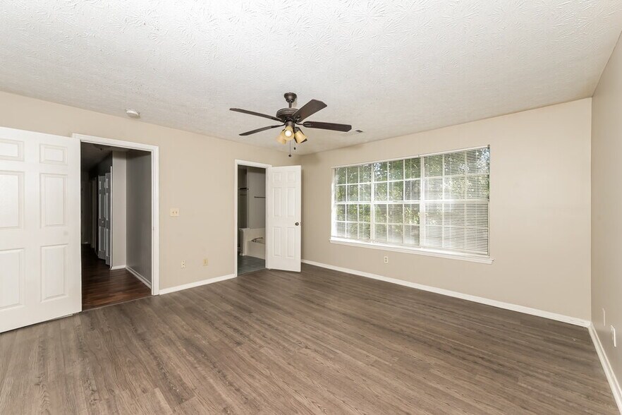 Building Photo - 700 Ashton Ln