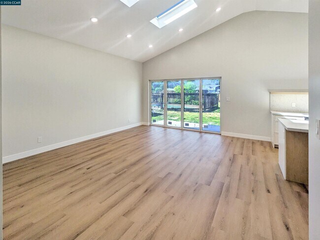 Building Photo - 1892 Sunnyvale Ave