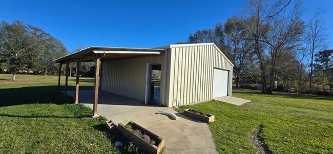 Building Photo - 2718 FM 408