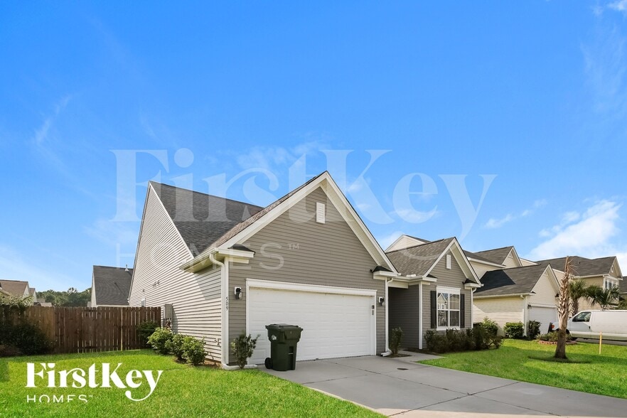 Building Photo - 509 Adalina Dr