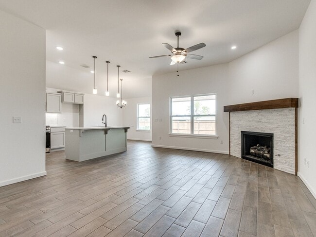 Building Photo - Beautiful New Home!