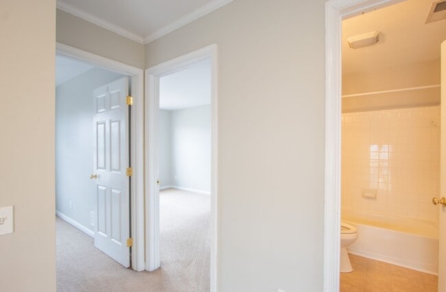 Building Photo - Great Views Overlooking the Golf Course - Large 3 Bedroom End unit TownHouse