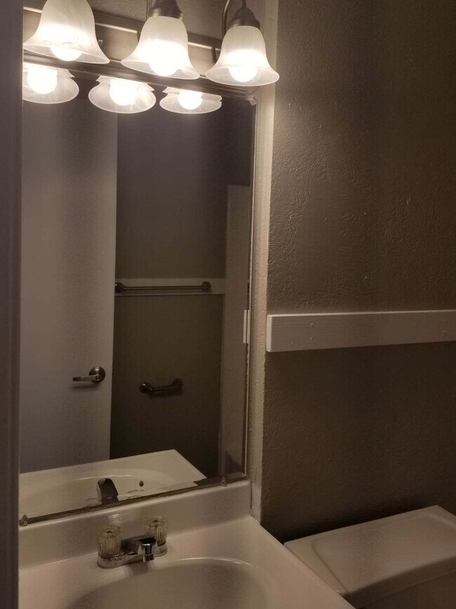 Building Photo - 1302 Harris Ave