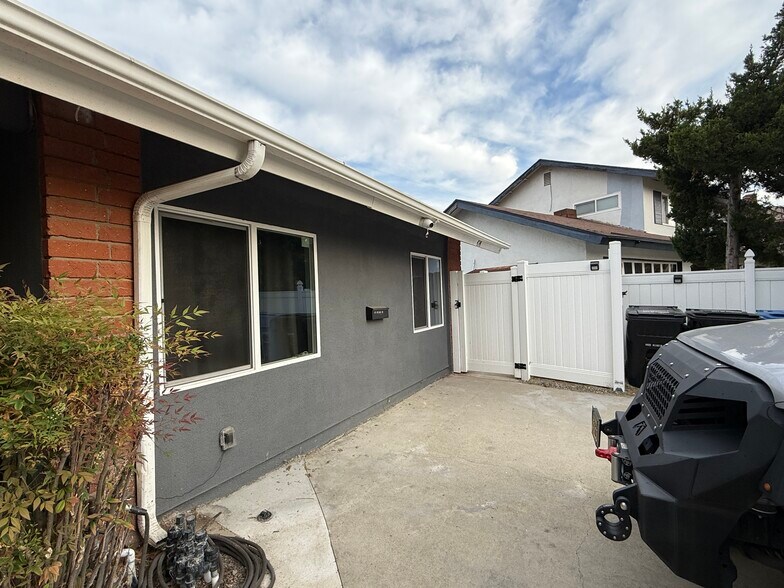 474 ADU UNIT - 474 Reims St