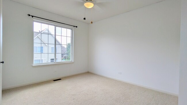 Building Photo - 284 Edmundton Cir